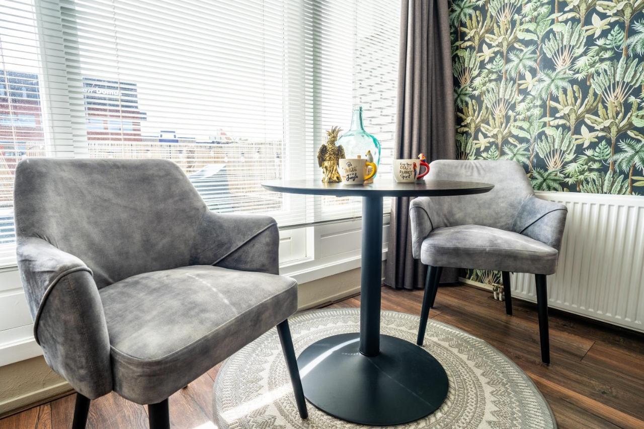 The Lion King - 6 Person Linked Apartment With Roof Terrace โกรนิงเงน ภายนอก รูปภาพ